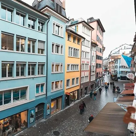 5-mins Walk To Main Station - Center Apartamento