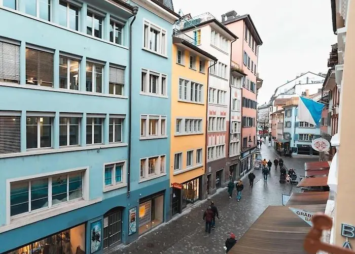 5-mins Walk To Main Station - Center Daire