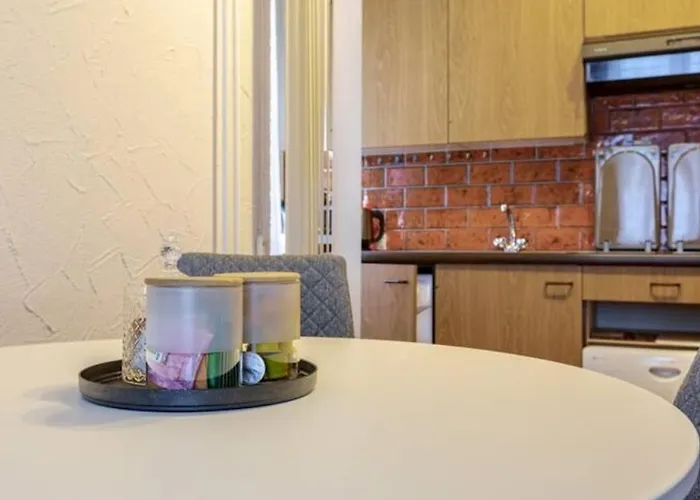 Daire 5-mins Walk To Main Station - Center *