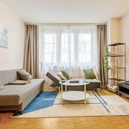 5-mins Walk To Main Station - Center