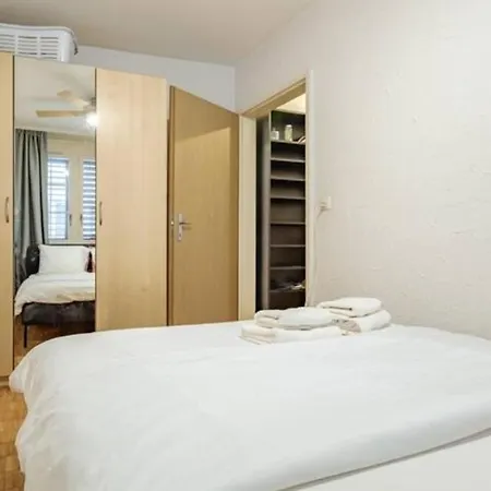 5-mins Walk To Main Station - Center شقة *