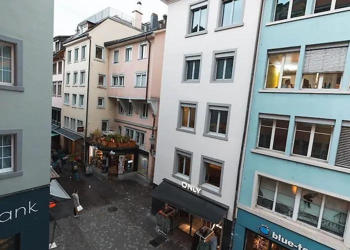 5-mins Walk To Main Station - Center Appartamento