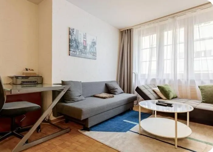 5-mins Walk To Main Station - Center *