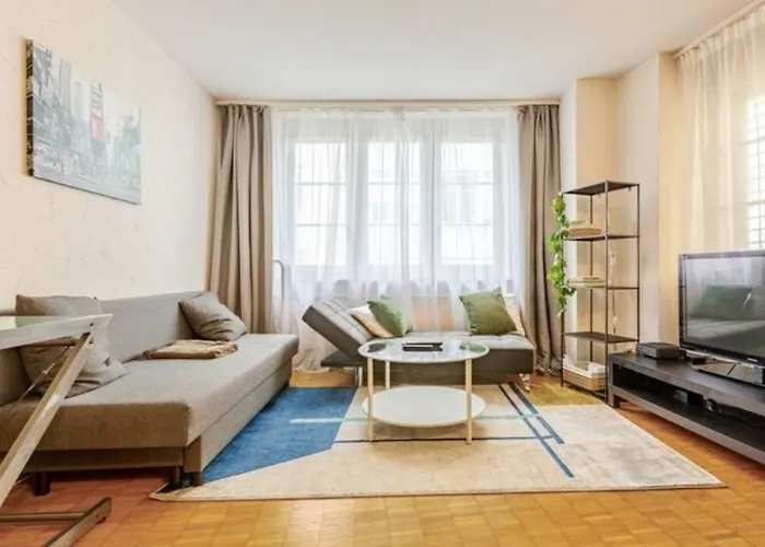5-mins Walk To Main Station - Center